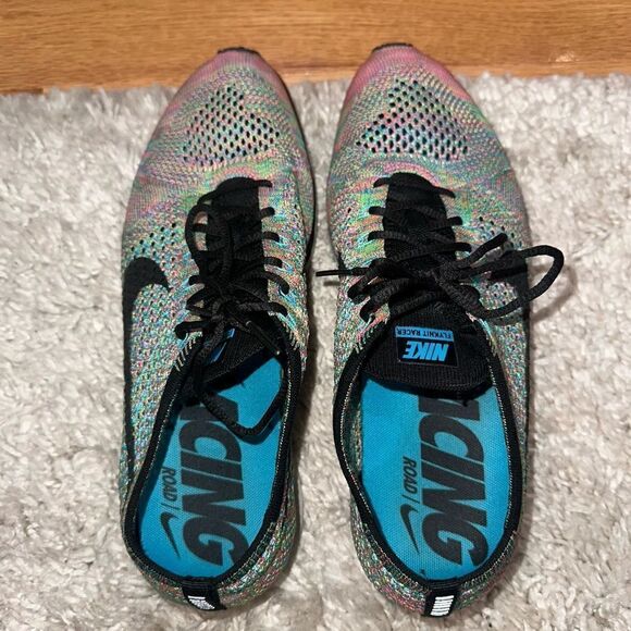 Men’s 10.5 Nike Flyknit Racer Multicolor 2.0 sneaker - excellent condition - Picture 2 of 5